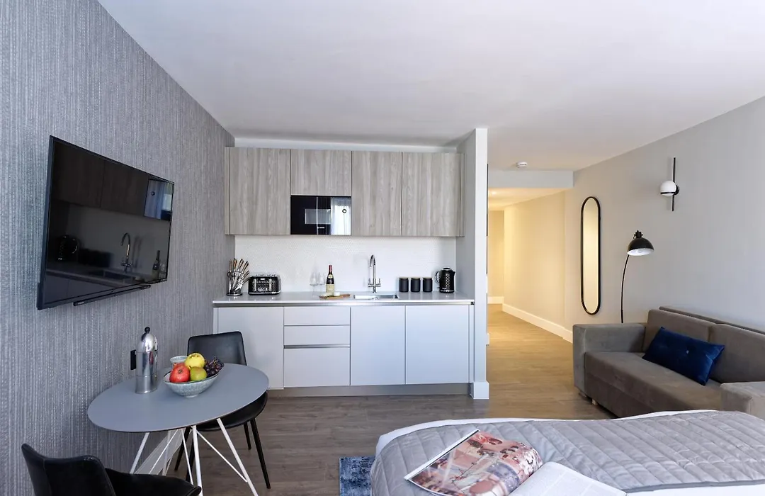 Fitzrovia Apartments By Dmontrio-1