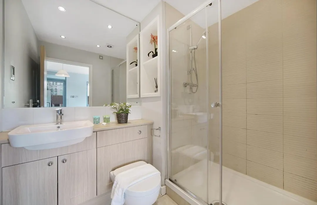 2 Bed Executive Penthouse Near Liverpool Street Free Wifi By City Stay Aparts London-1
