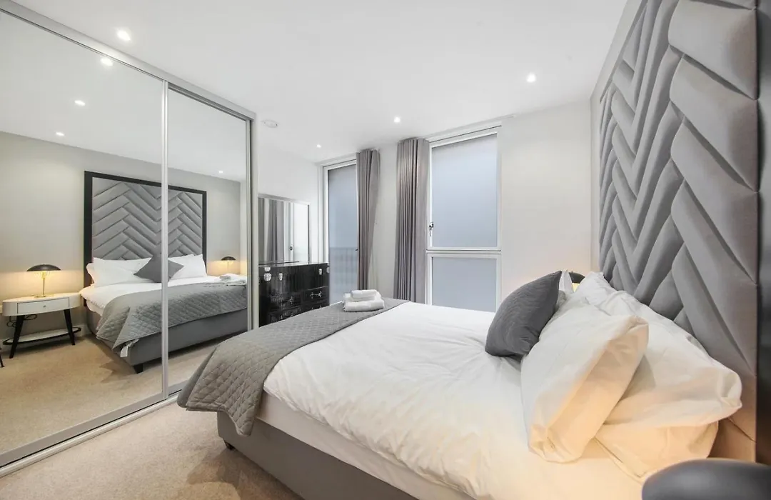 Lux 2 & 3 Bed Apartments In Camden Town Free Wifi By City Stay Aparts London-1