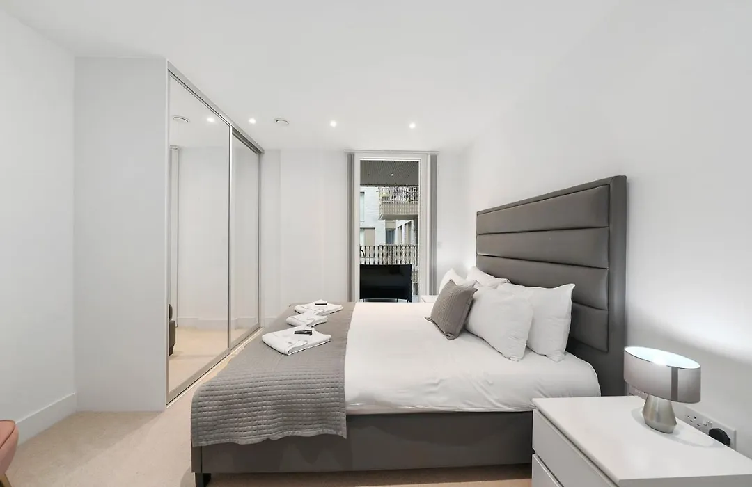 Lux 2 & 3 Bed Apartments In Camden Town Free Wifi By City Stay Aparts London-1