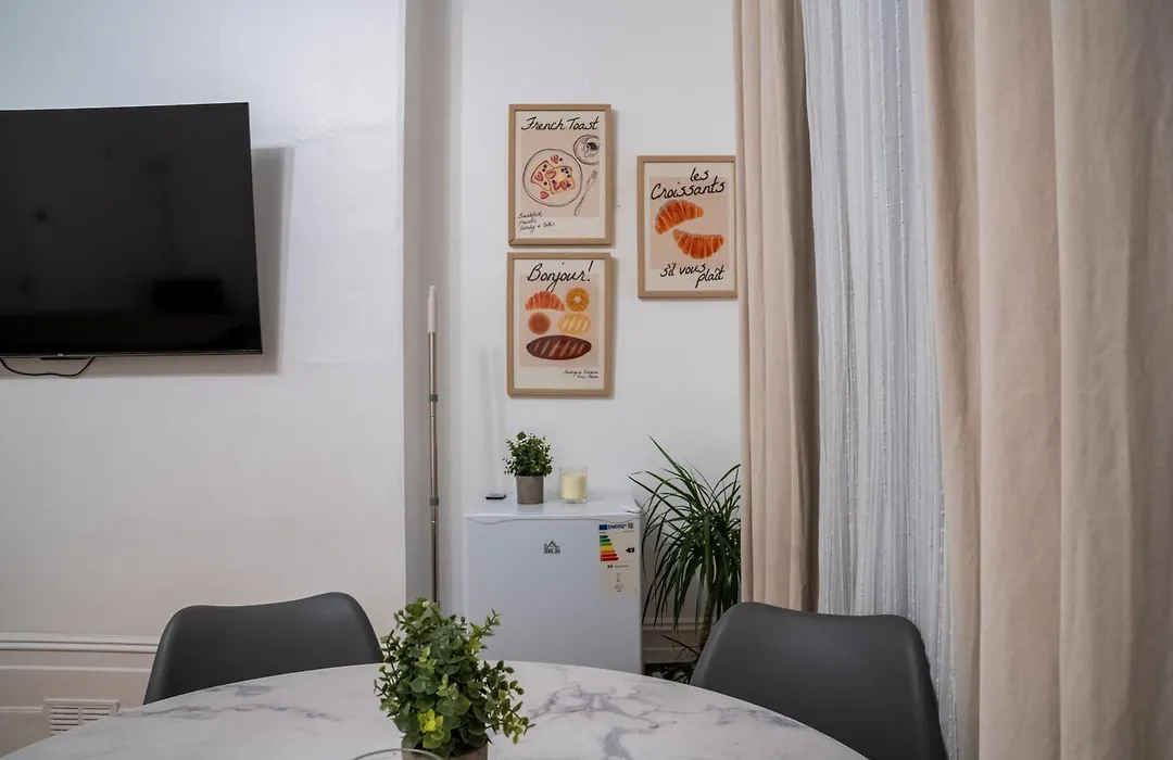 Modern 1-Bed South Bank, 4-Min Walk To Waterloo-1