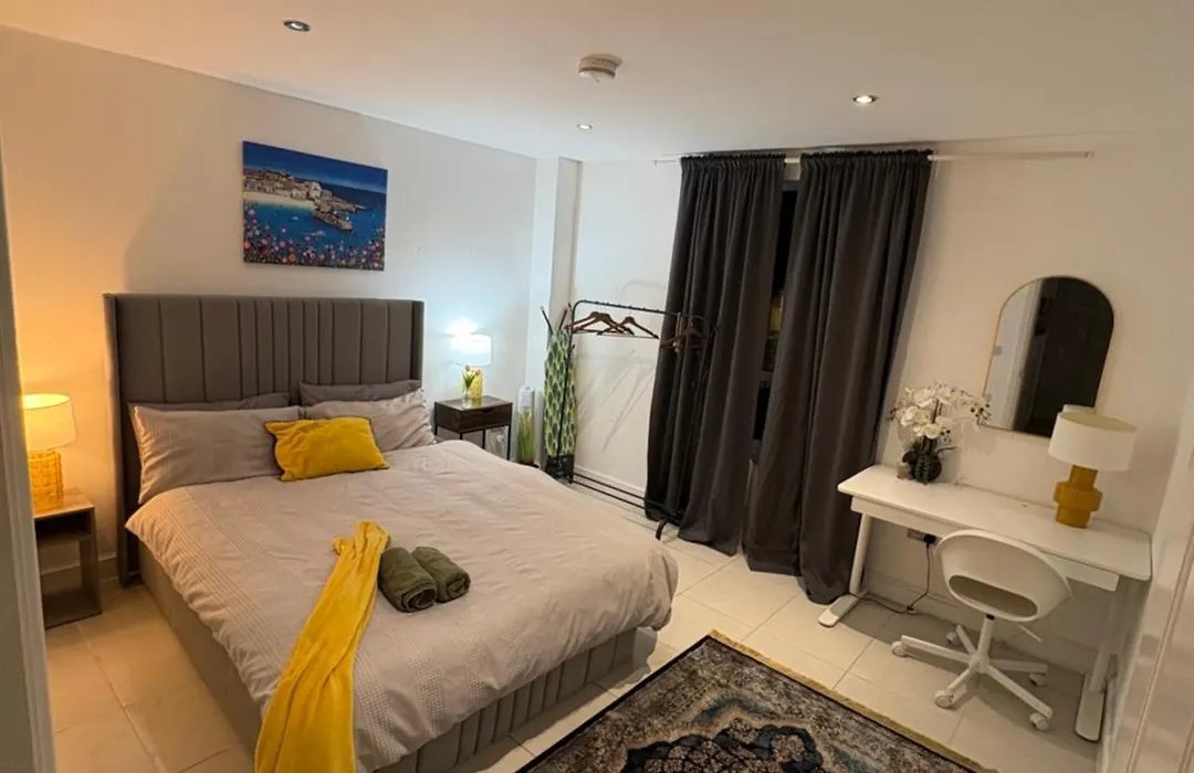 Tower Bridge Luxury Apartment With Balcony-1