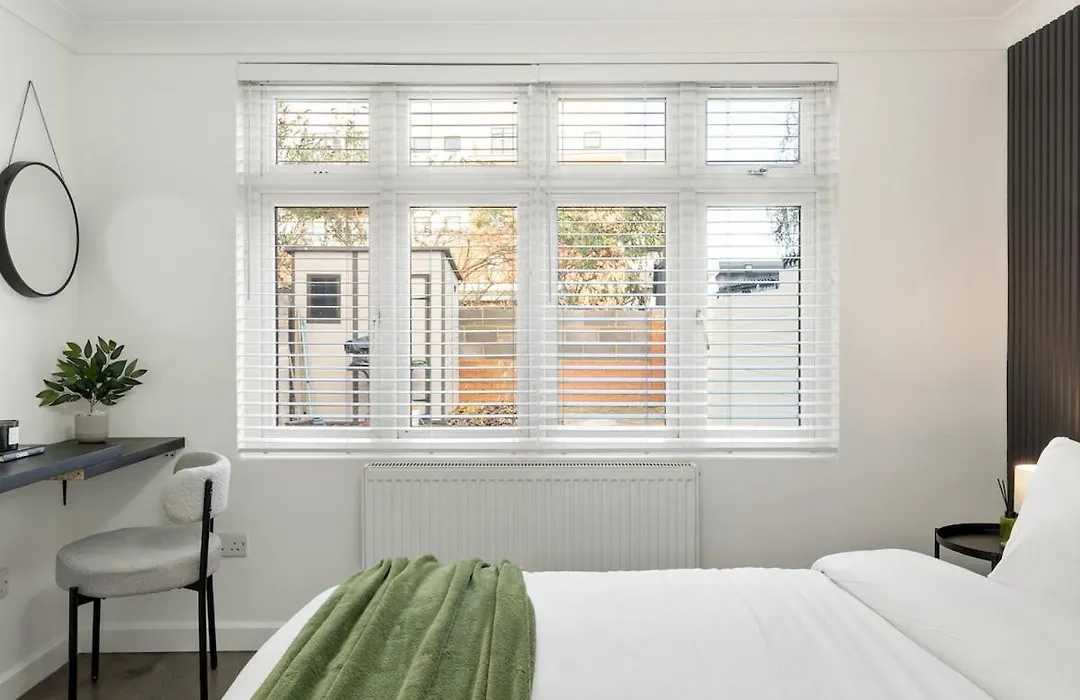 3 Bedroom Cosy House Stratford Sleeps 6 London Excel Abba-1