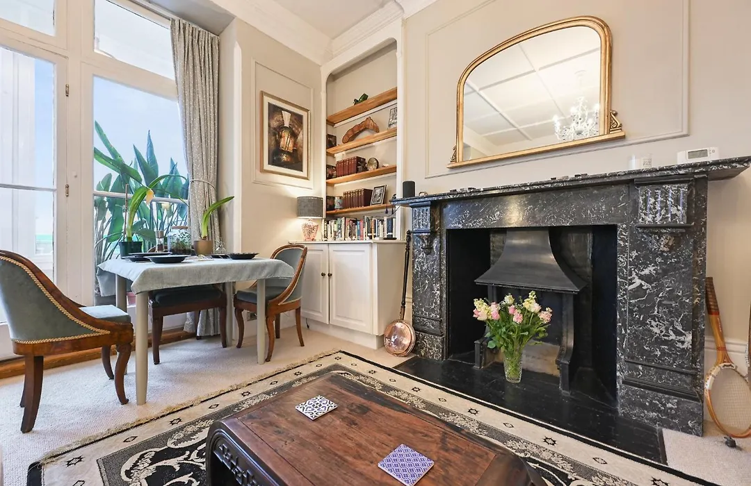 Beautiful One Bedroom Flat With Private Balcony 560Sq Ft-1