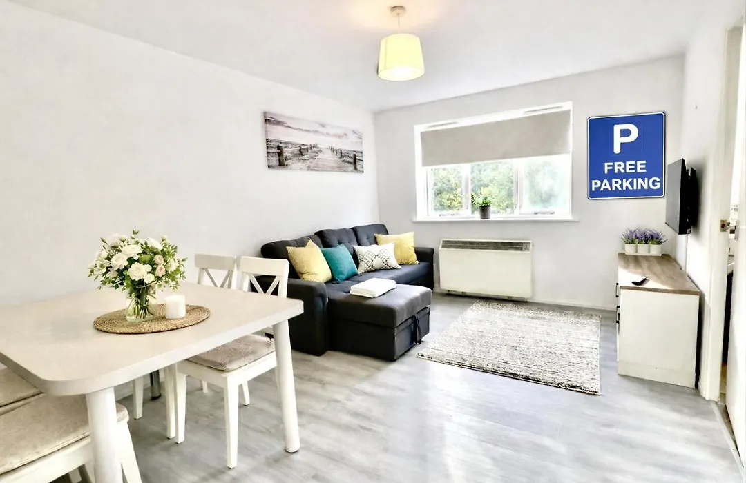 Cosy One Bedroom Apartment - London Docklands-1