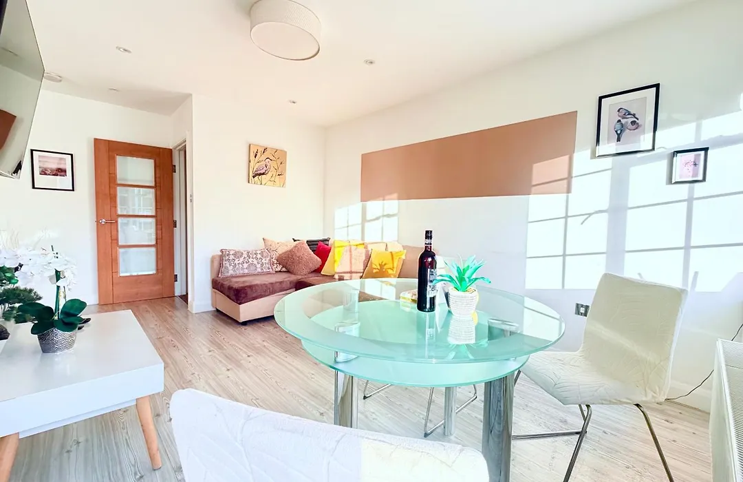 Hampstead 4-Bedrooms Condo Apartment-1