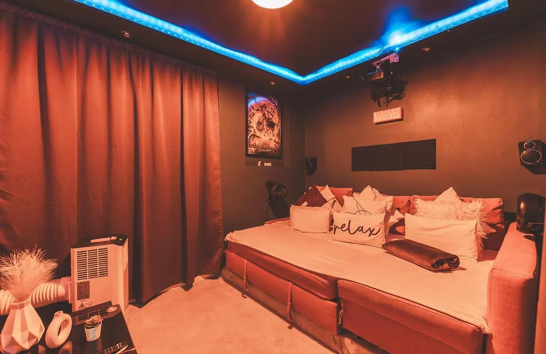 The Serene Residence With Hot Tub, Sauna And Cinema Experience-1