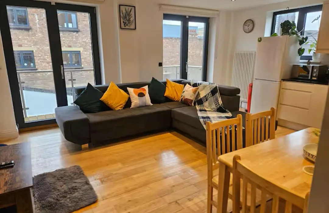 2 Bedroom, 2 Bathroom Apartment With Balcony In Hoxton Shoreditch, Sleeps 6-1