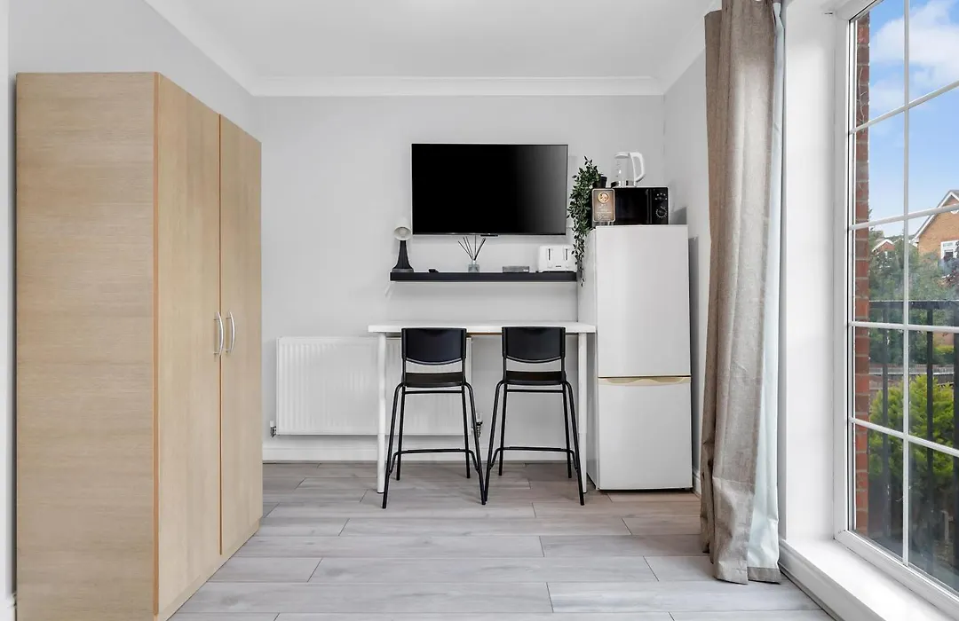 Riverview, Studio Style Room Near Station R3-1