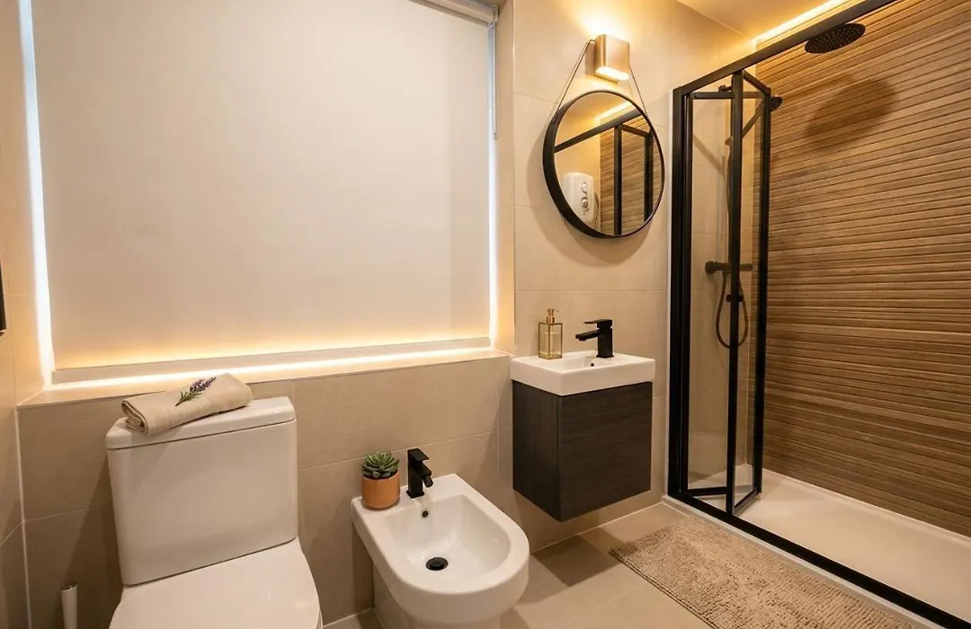 Stylish Studios 20 Min Train To Central London-1