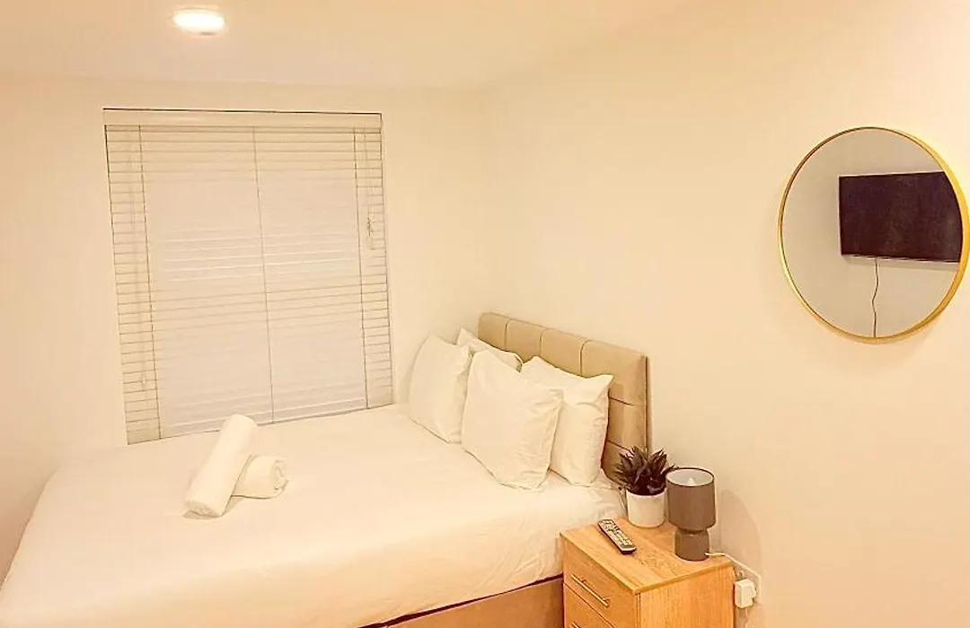 Central London - 2 Bed Apartment-1