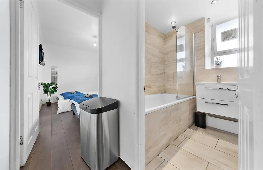 Central Ldn 2 Bed Flat, Nine Elms St, Sleeps Up To 8!-1