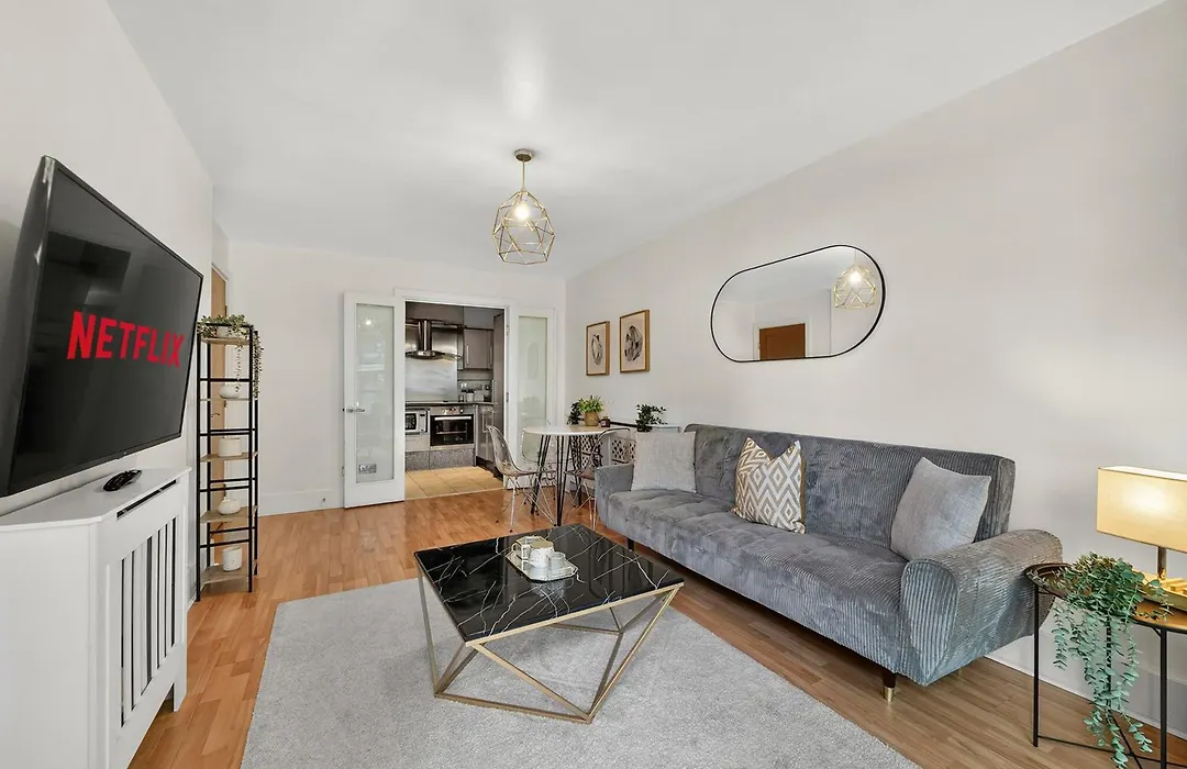 Riverside Balcony Apartments, 10 Minutes From Oxford Circus-1
