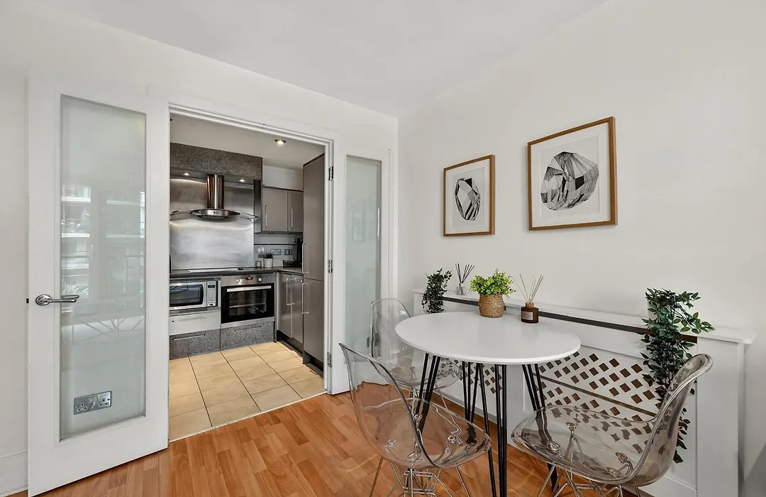 Riverside Balcony Apartments, 10 Minutes From Oxford Circus-1