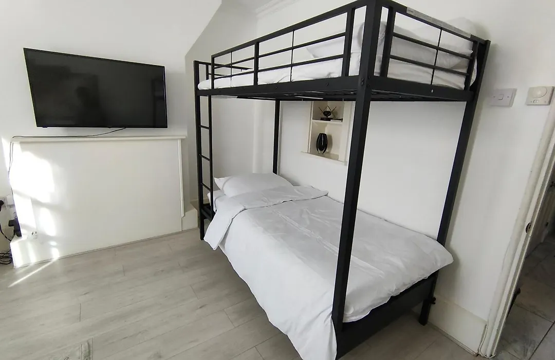 New Look Flat In Waterloo-1