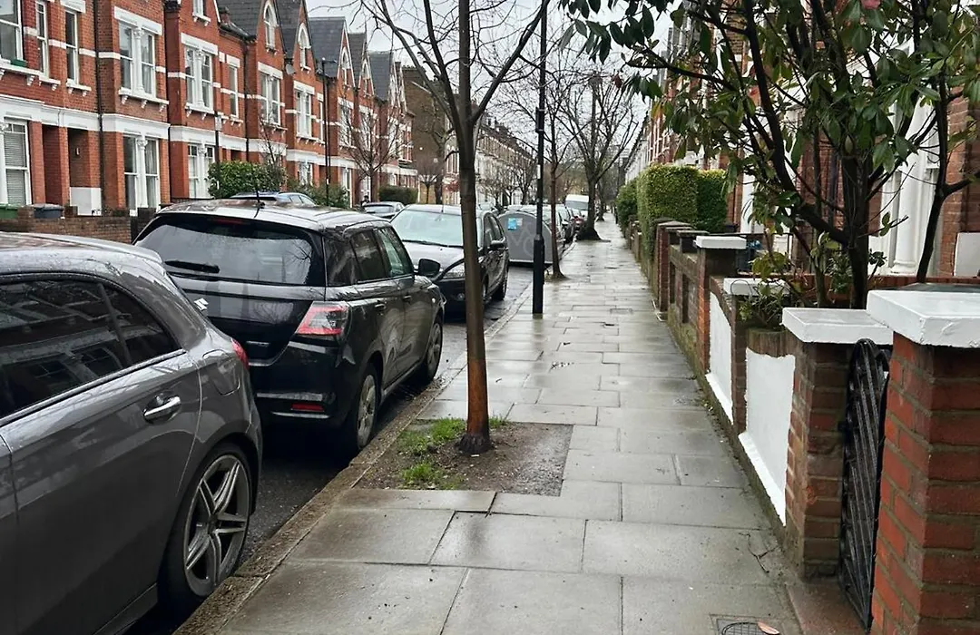 Solo Executive Studio - Dedicated Desk & Smart Tv - Islington-1