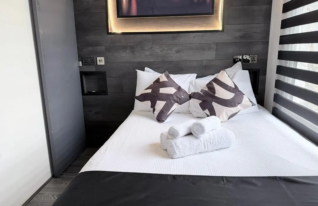 London cosy studio 10 min to underground&train-1