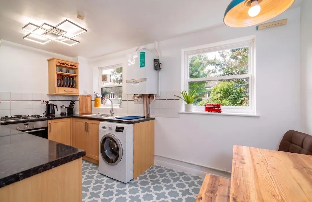 Kings Cross 4Br House - Garden & Free Parking-1