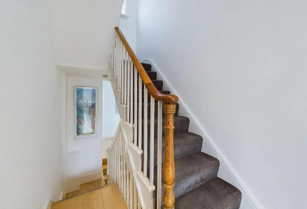Rare Find! Luxury 4Br Flat In Central London! By Regal Realms Short Lets & Serviced Accommodation Central London Near Station-1