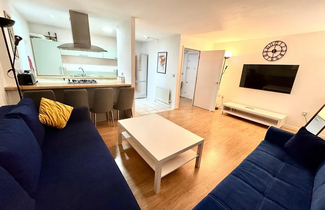 2 Bed, 2 Bath, Ground Floor Whole Apartment With Parking, Near Central London & Stratford, Close To Station, Zone 2-1