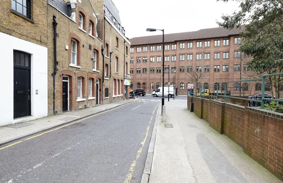 Gorgeous First Floor Apartment Near Station-1