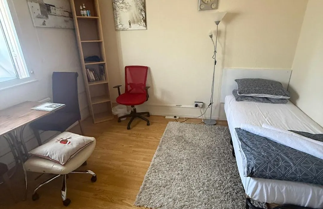 London Single Rooms Female Only Kings Cross Eurostar St Pancras International Station Camden Euston All Nearby Check In From 1300 Pm Till 4 Am-1