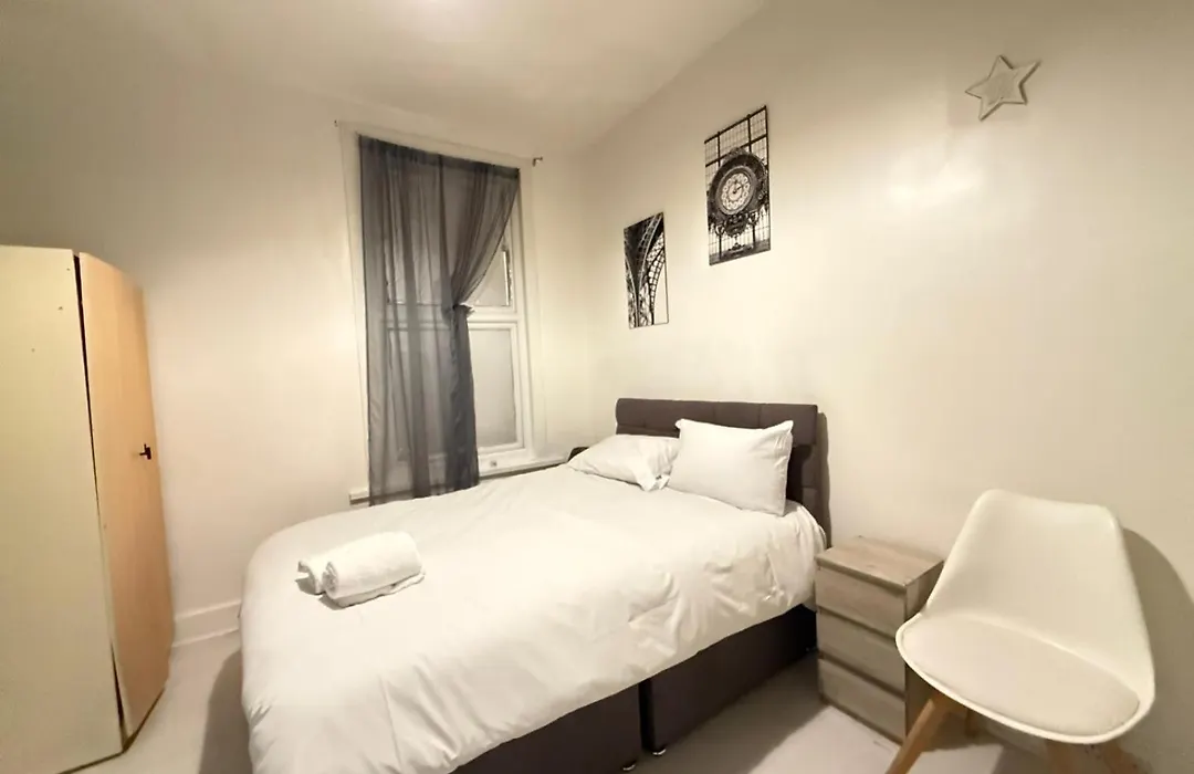 East London 2 Bedroom Flat-1