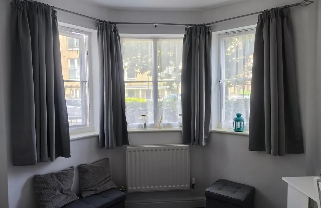 Bright, Chilled Ensuite Db Room In A Shared Flat!-1