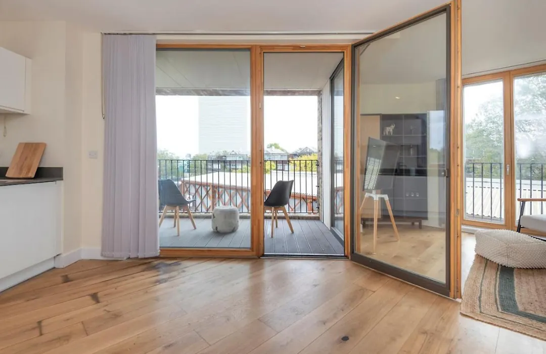 Urban Comfort : Stylish Portobello Market Retreat-1