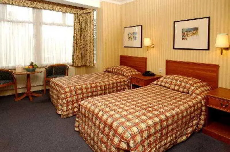 Comfort Hotel Harrow-1
