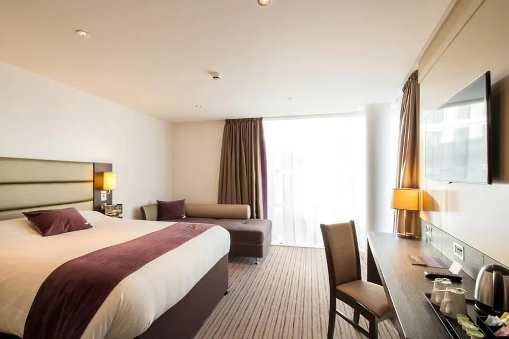Premier Inn London City - Aldgate-1