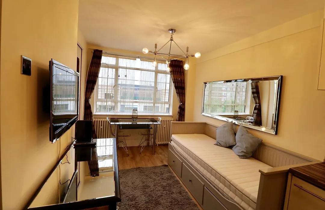 Nell Gwynn House Apartment-1