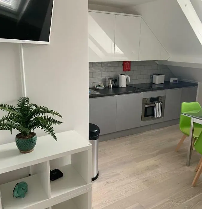 Apt 3, Opera House Ensuite 4Th Floor By Indigo Flats-1