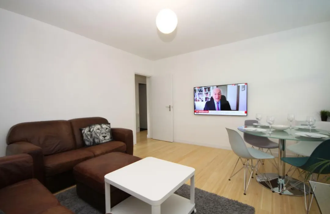 Camden Town Spacious 2 Bedroom Apartment - Sleeps 5 Guests!-1