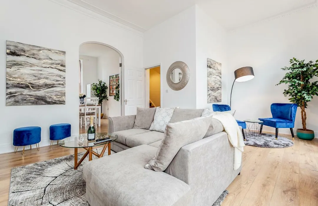Bright & Spacious 4Beds Home - Kensington High Street-Olympia-1