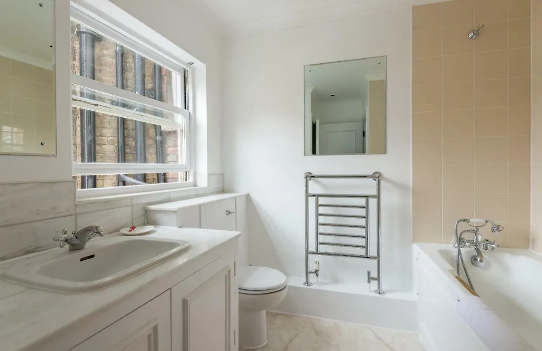 One Bedroom High Street Kensington Apartment-1