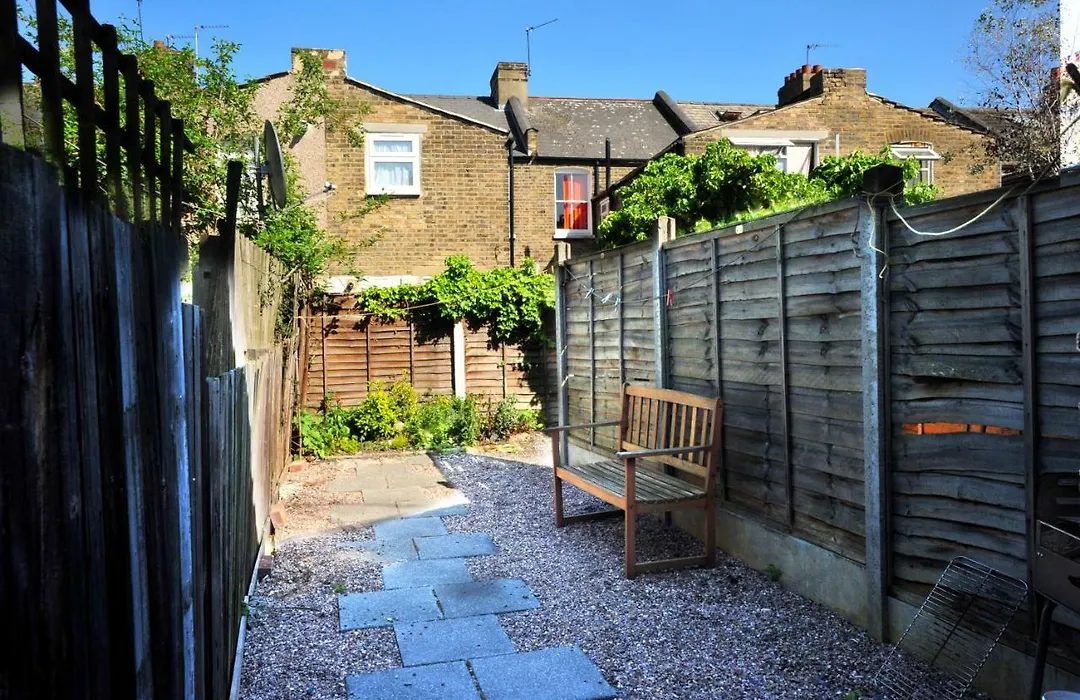 East End London Garden Flat-1