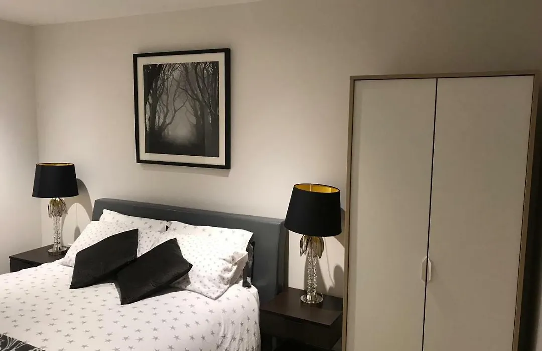Kew Bridge Apartments-1
