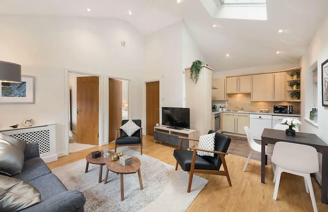 Kew Gardens House | Thames, Richmond Park & Private Garden-1