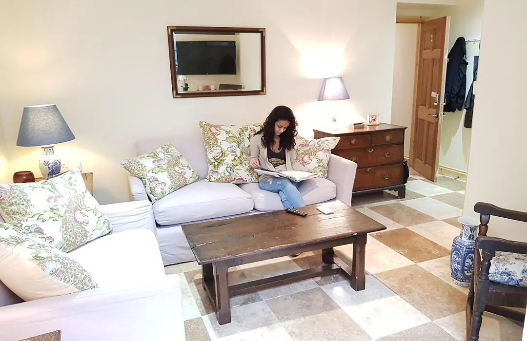 Pretty Maida Vale Apartments-1
