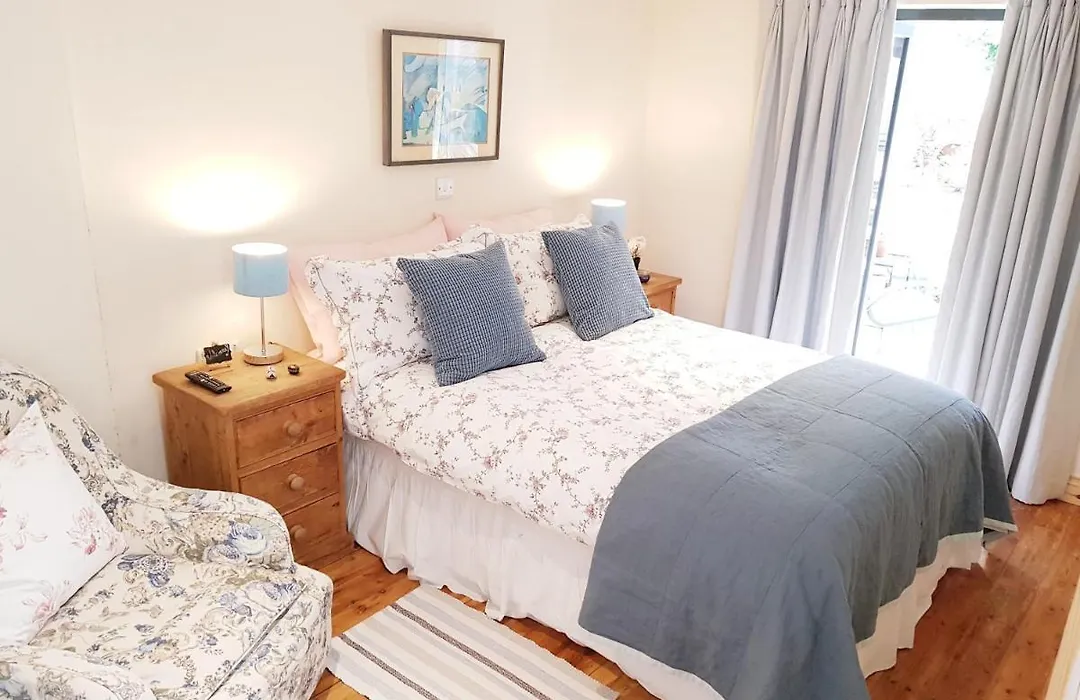 Pretty Maida Vale Apartments-1
