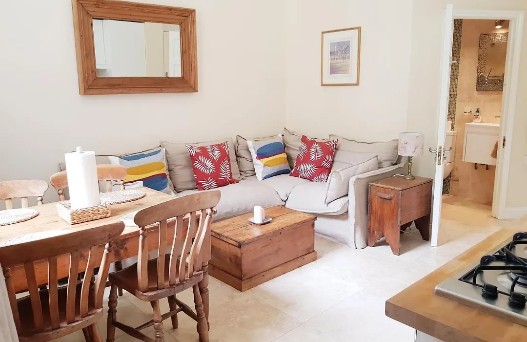 Pretty Maida Vale Apartments-1