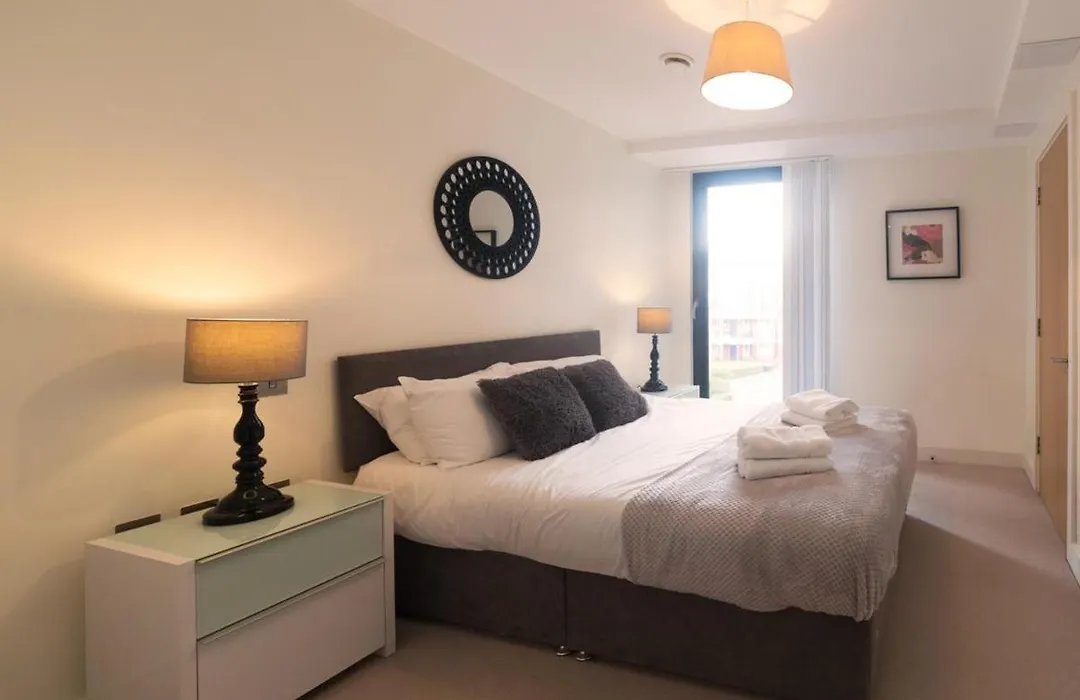 Central Tower Bridge Apartment-1
