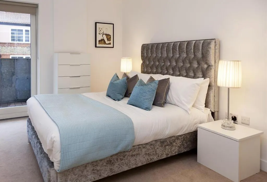 Exclusive Tower Bridge Apartment-1