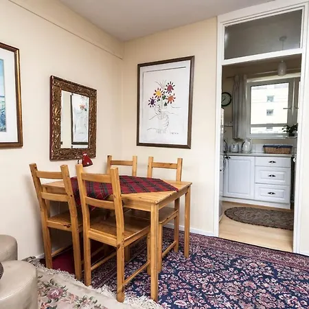 Chez Guinevere-2