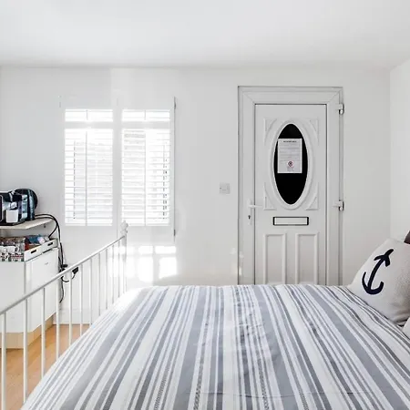 Studio, Private, independant Entrance, Central, Battersea Park-2