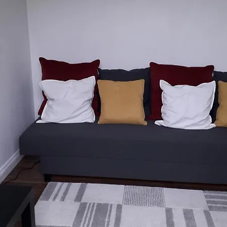 Cosy London Holiday Home-3