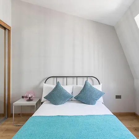 Stylish Stays By Russel Square-2