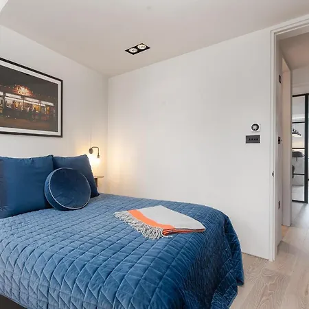 South Kensington By Capital-3