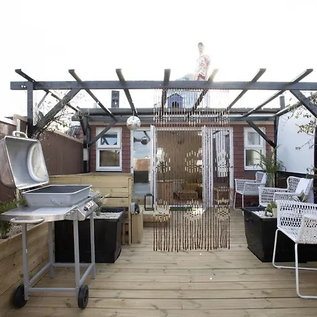 2 Bedroom Roof Terrace Spa With Sauna Plus Jakuzzi And Outdoor Cinema-2